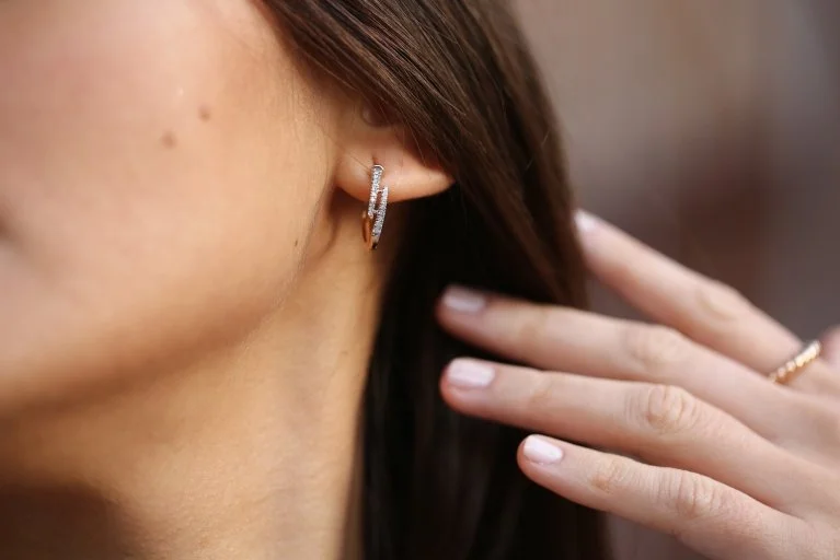Claw White Earring (1)