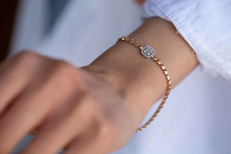 Grande Frame Bangle (2)