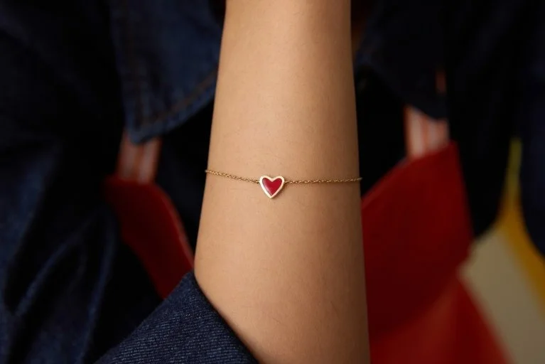 Love Bombing Chain ()