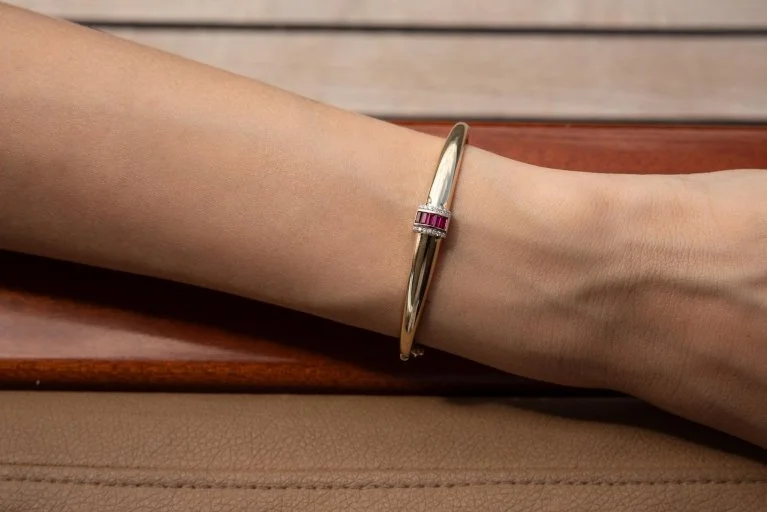 Scarlet Bangle (1)